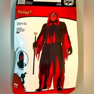 Men’s devil costume with mask